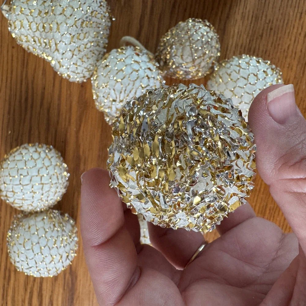 Set of 10 Vintage Glitter Mesh Sphere Bell Ornaments White Gold Christmas Decor‎